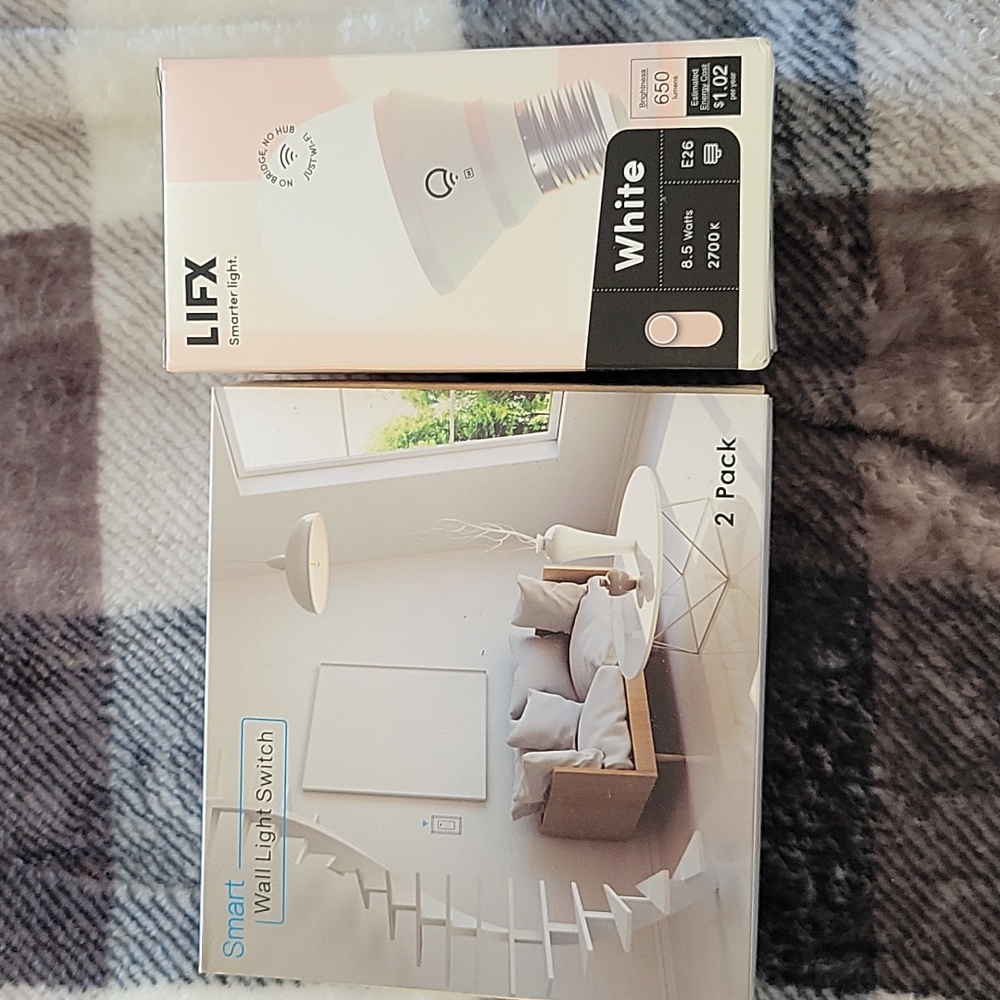 Smart wall light switch and smart light bulb